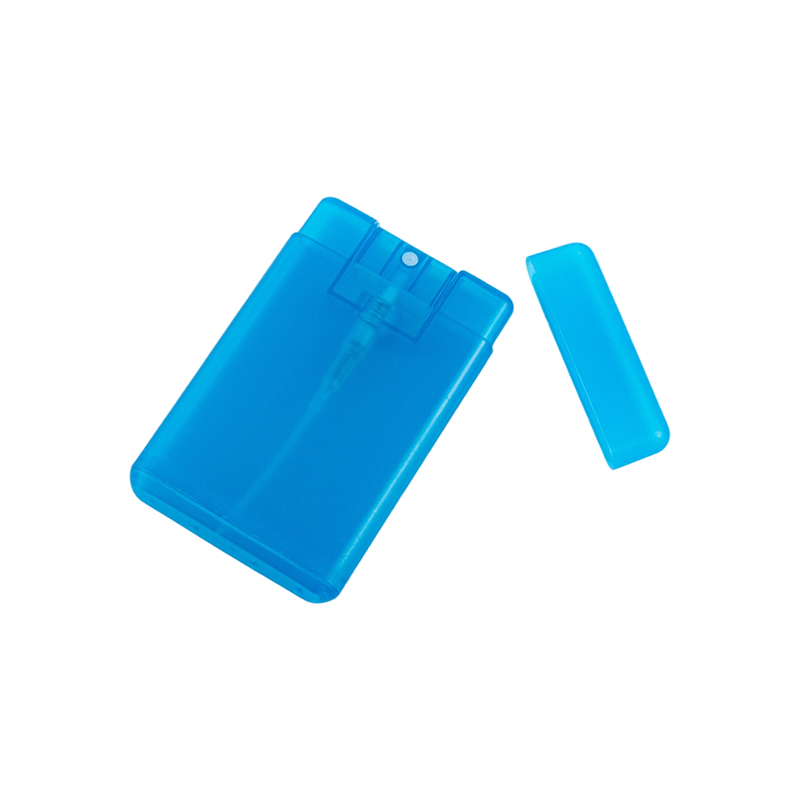 Kártyaszerű spray-palack porvédő kupakkal